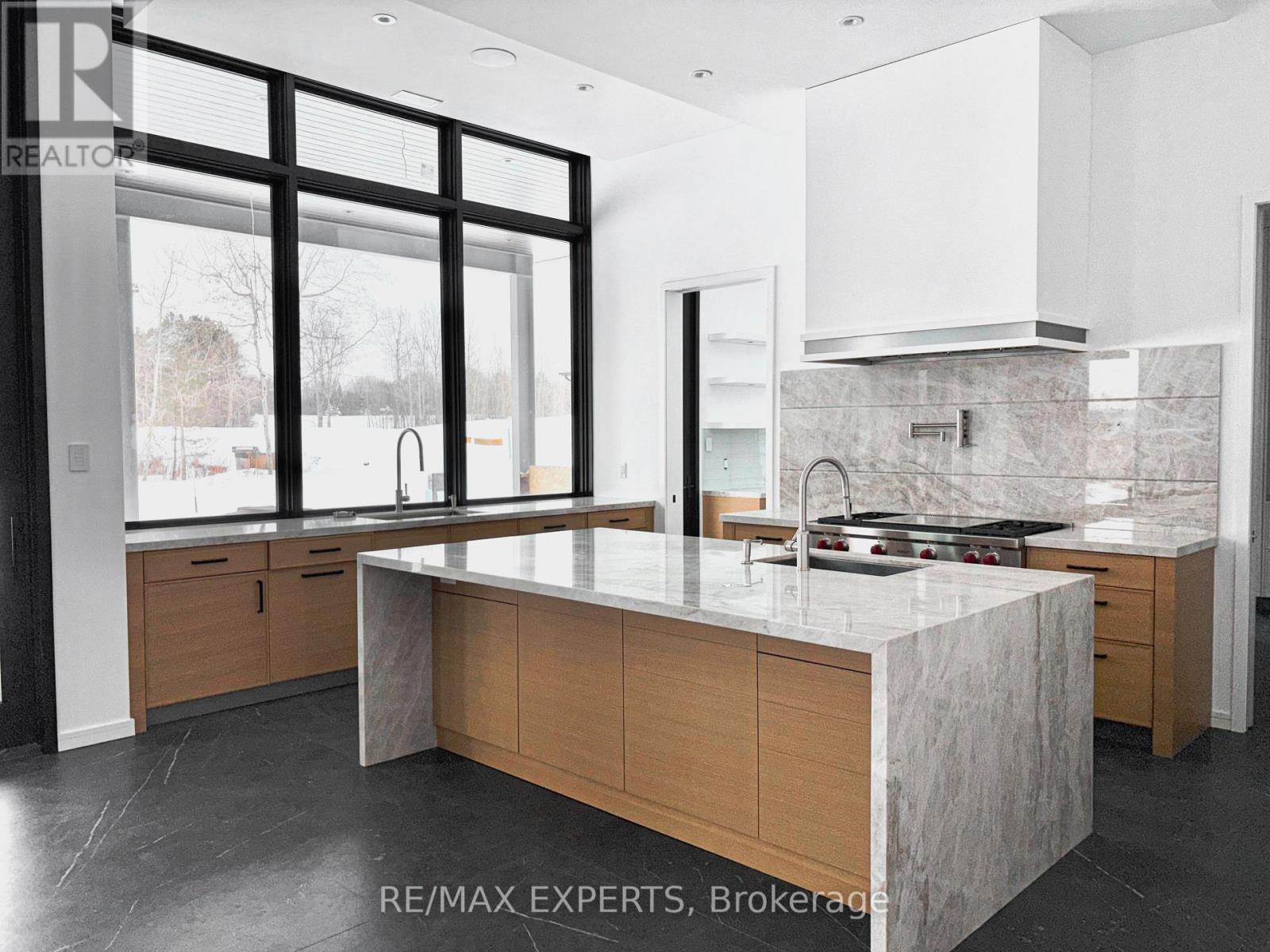 130 Dale Crescent, Bradford West Gwillimbury, Ontario  L0L 1L0 - Photo 10 - N12867548