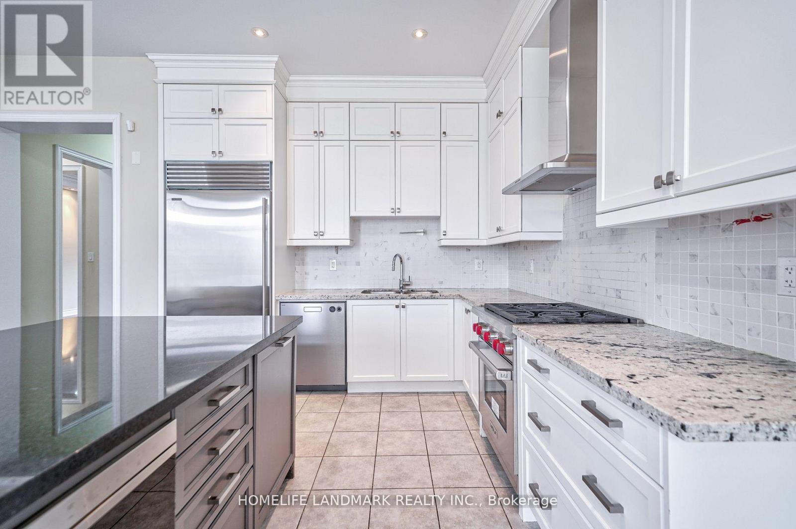 31 Angus Glen Boulevard, Markham (Angus Glen), Ontario  L6C 0X9 - Photo 12 - N12867656