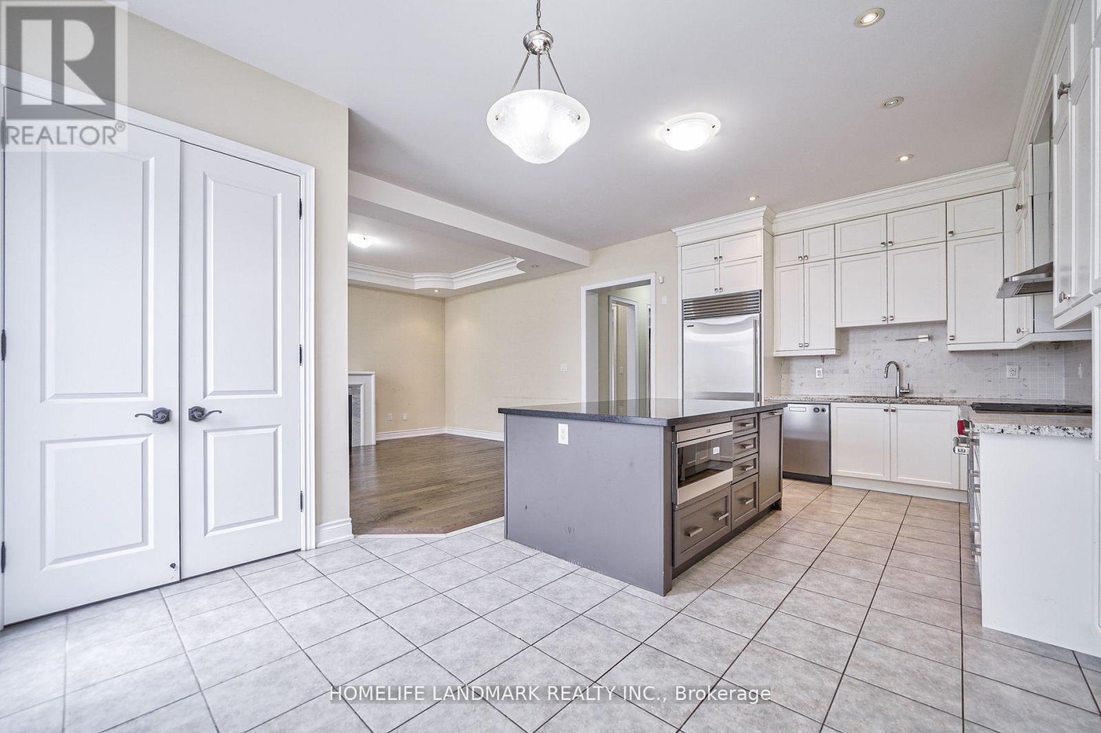 31 Angus Glen Boulevard, Markham (Angus Glen), Ontario  L6C 0X9 - Photo 13 - N12867656