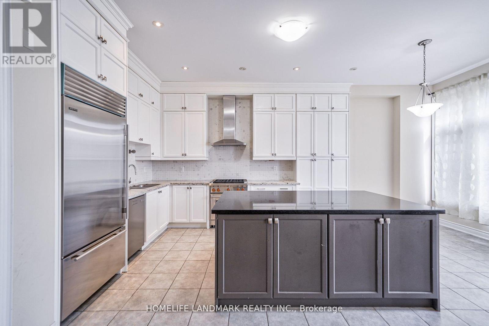 31 Angus Glen Boulevard, Markham (Angus Glen), Ontario  L6C 0X9 - Photo 3 - N12867656