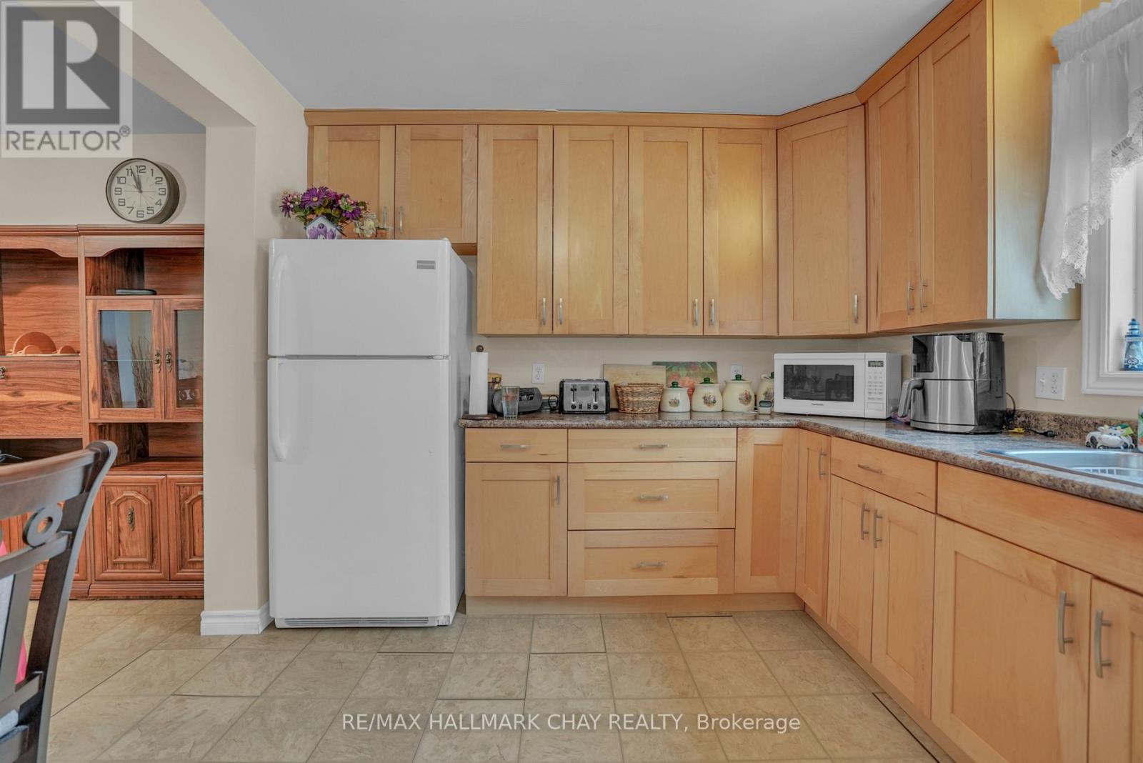 25 Tarbush Avenue, Essa, Ontario  L0M 1B3 - Photo 9 - N12867744