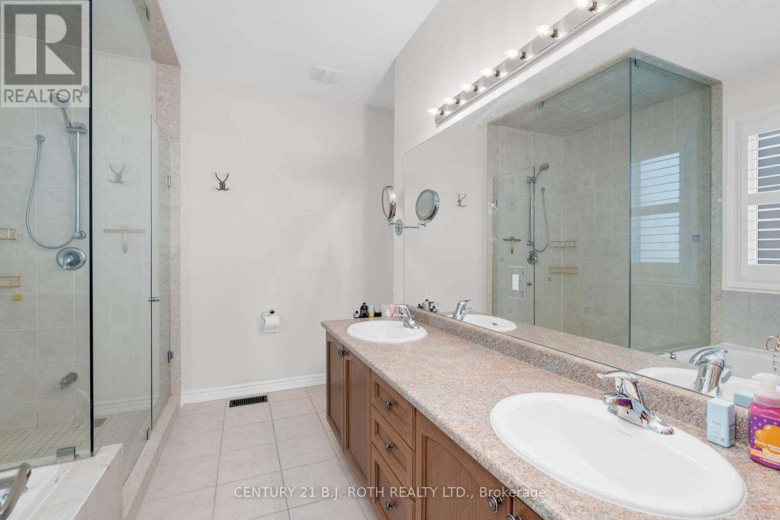 16 Cristiano Avenue, Wasaga Beach, Ontario  L9Z 0H5 - Photo 24 - S12867666