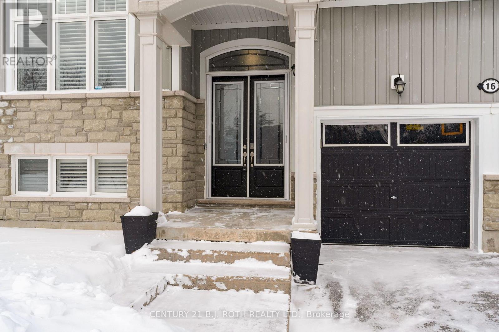 16 Cristiano Avenue, Wasaga Beach, Ontario  L9Z 0H5 - Photo 4 - S12867666