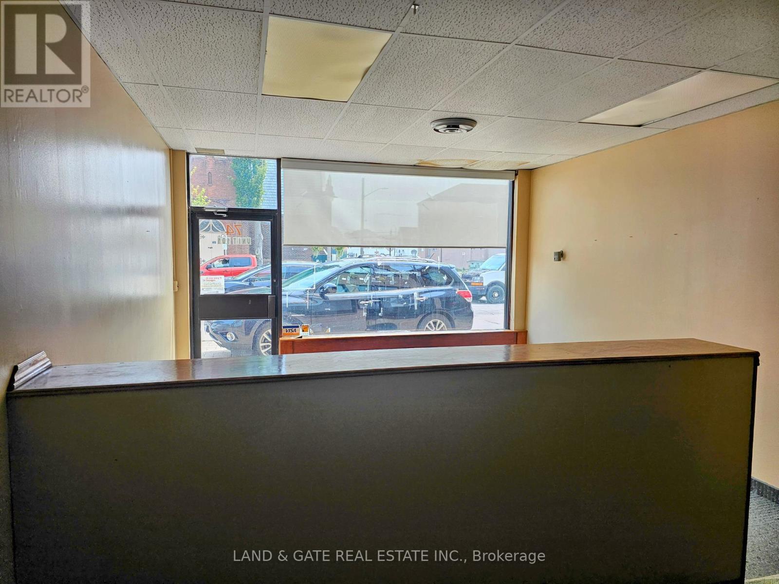 101 - 74 Simcoe Street S, Oshawa (Central), Ontario  L1H 4G6 - Photo 2 - E12207289