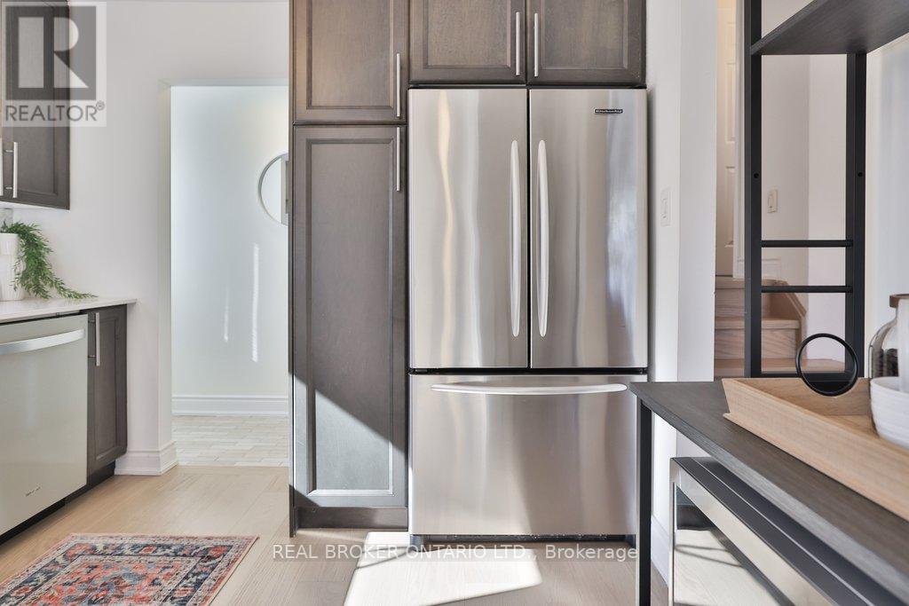 273 Oriole Court, Milton, Ontario  L9T 3R3 - Photo 4 - W12867732