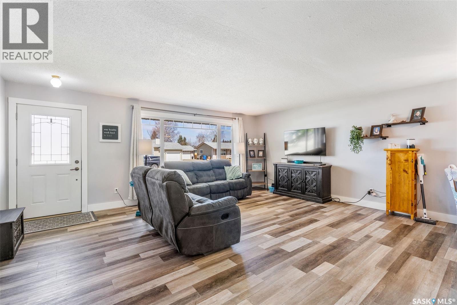 111 Churchill Drive, Melfort, Saskatchewan  S0E 1A0 - Photo 4 - SK030114