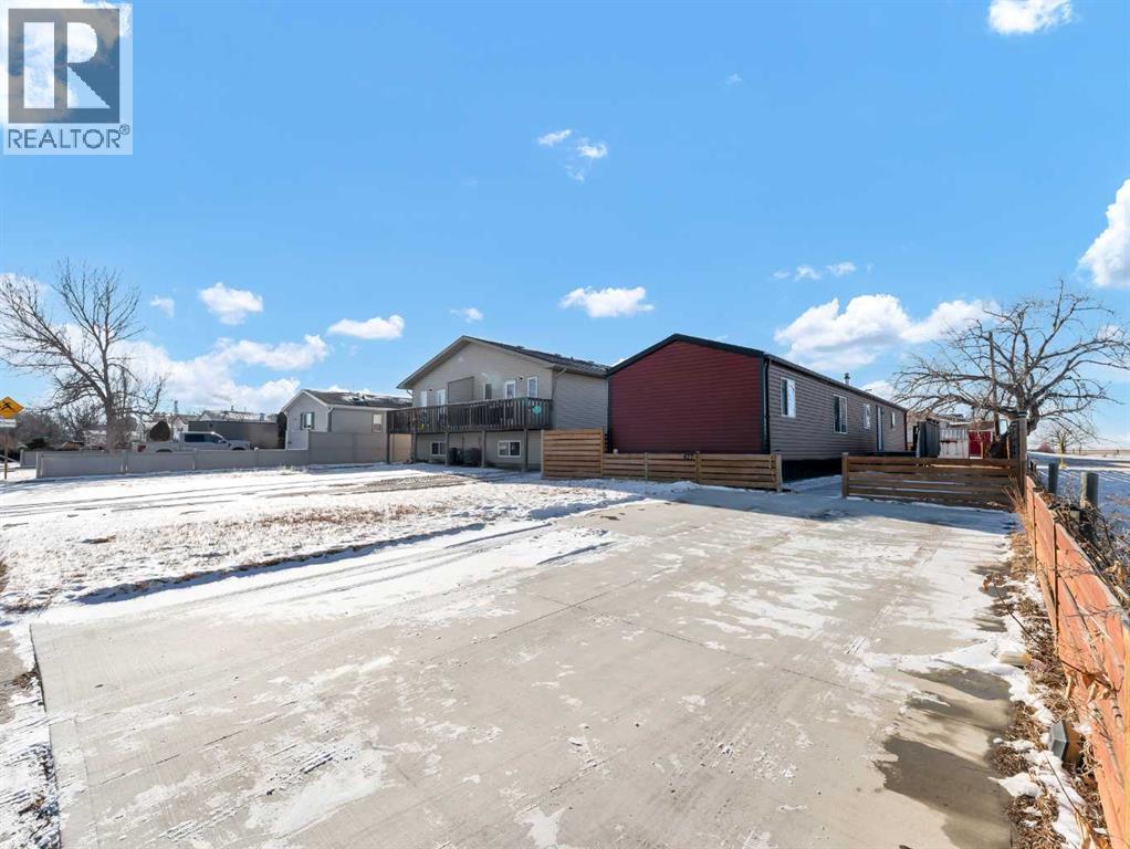 427 Main Street N, Redcliff, Alberta  T0J 2P0 - Photo 2 - A2287545