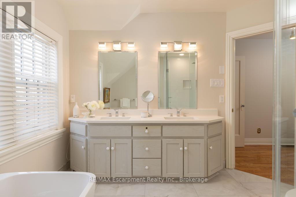 74 Howard Avenue, Oakville, Ontario  L6J 3Y5 - Photo 20 - W12812048