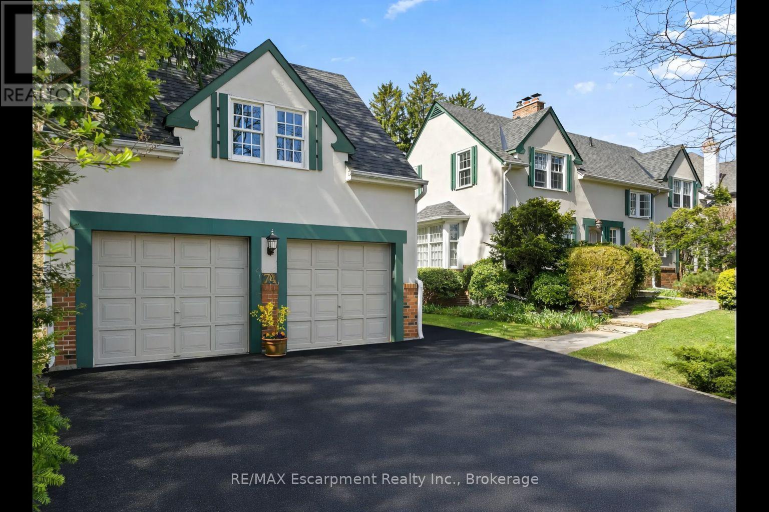 74 HOWARD AVENUE, Oakville, Ontario