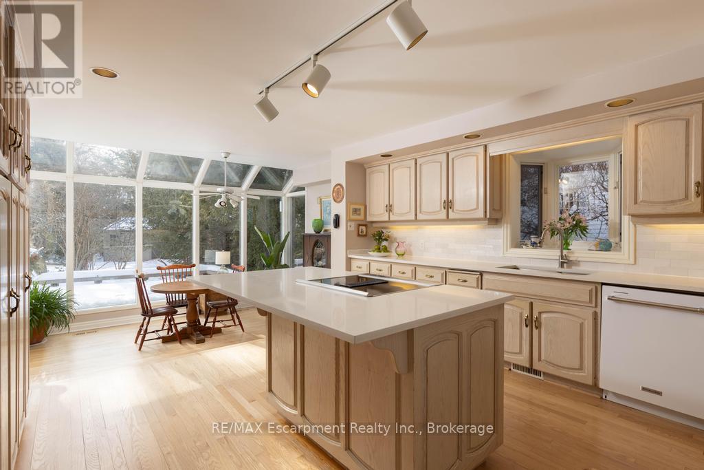 74 Howard Avenue, Oakville, Ontario  L6J 3Y5 - Photo 14 - W12812048