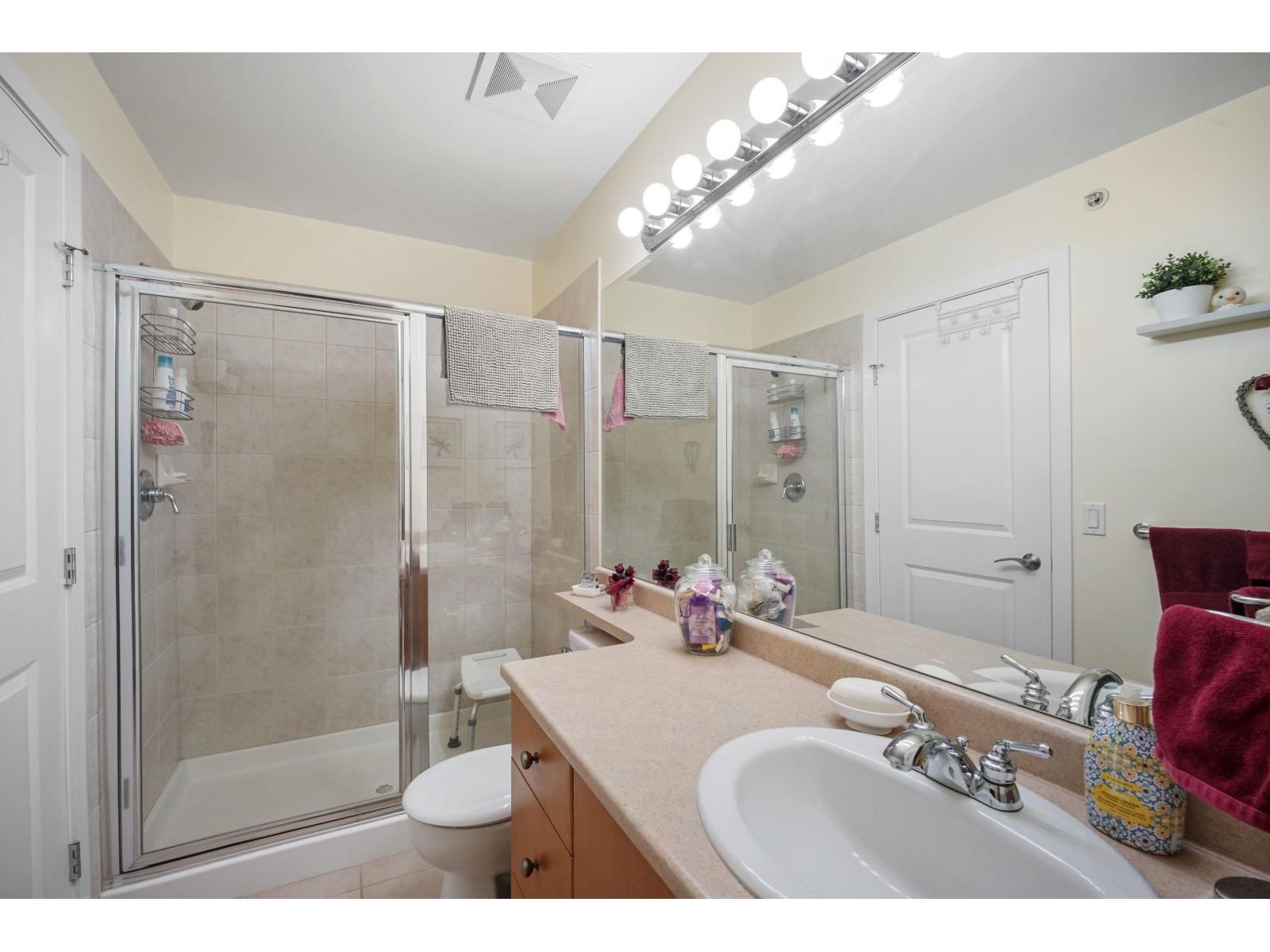 417 15385 101a Avenue, Surrey, British Columbia  V3R 0B4 - Photo 5 - R3098196