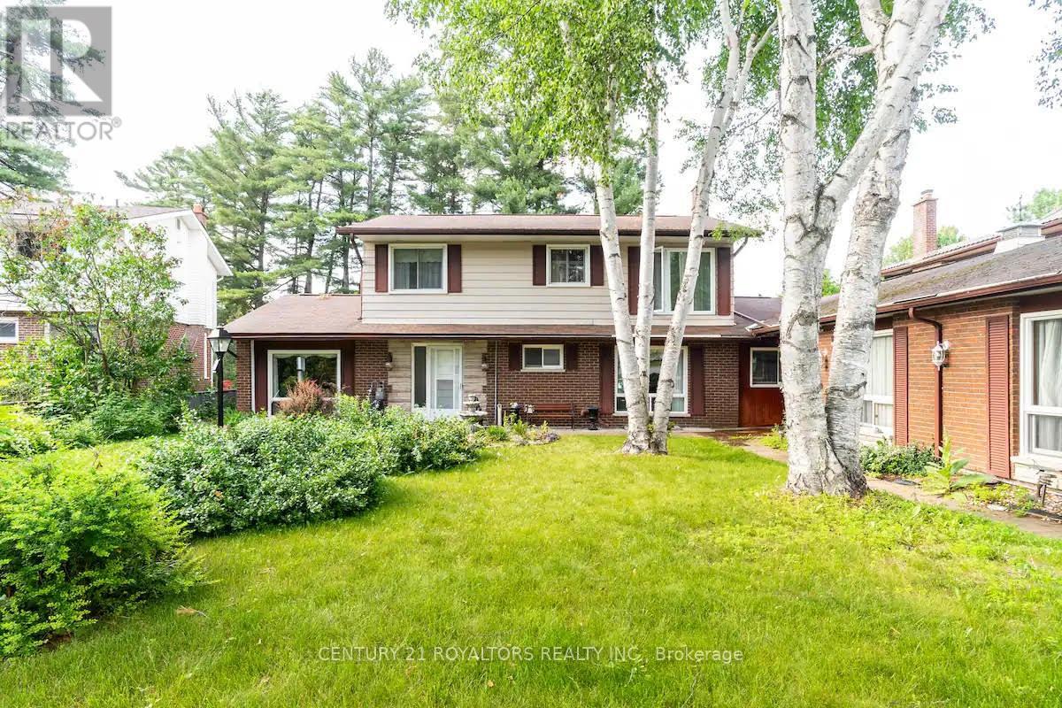 570 PHILLIP STREET E, Gravenhurst, Ontario
