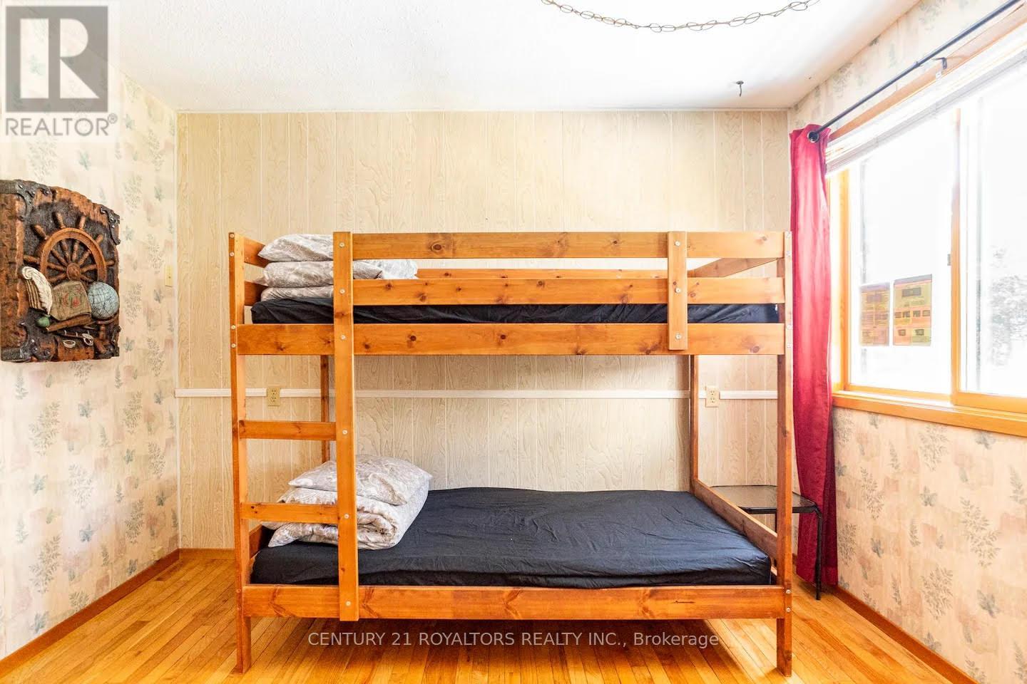 570 Phillip Street E, Gravenhurst, Ontario  P1P 1M3 - Photo 15 - X12867558