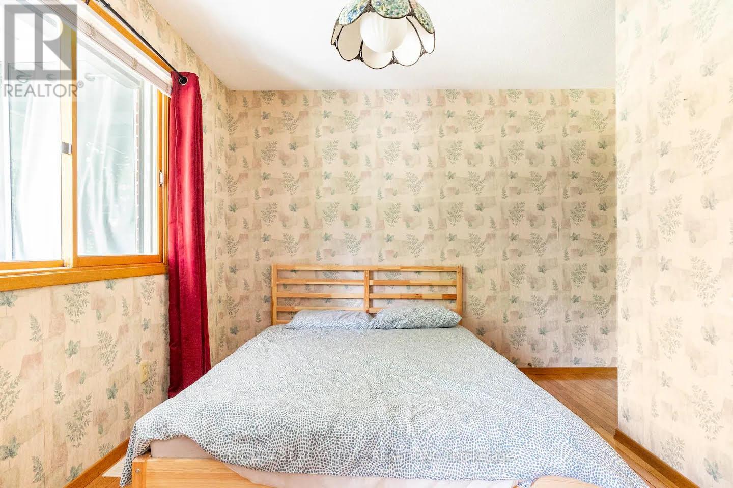 570 Phillip Street E, Gravenhurst, Ontario  P1P 1M3 - Photo 16 - X12867558