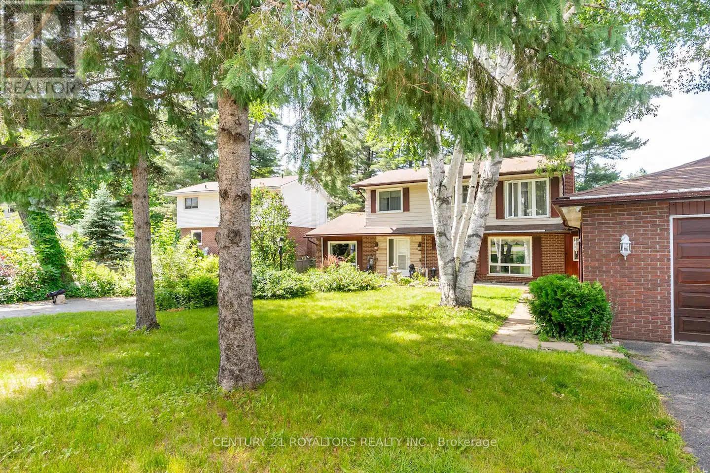 570 Phillip Street E, Gravenhurst, Ontario  P1P 1M3 - Photo 3 - X12867558