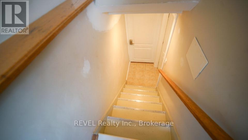 31 Philip Street, St. Catharines, Ontario  L2P 2M7 - Photo 4 - X12867828