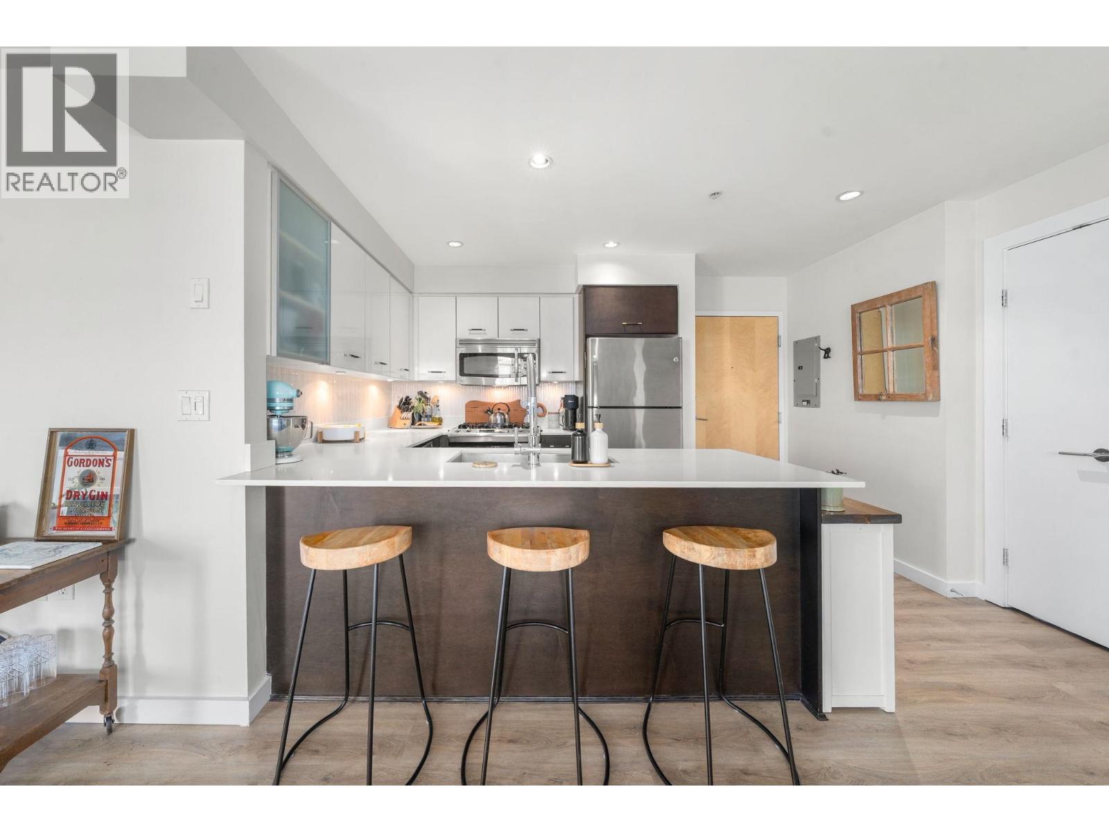 206 935 W 16th Street, North Vancouver, British Columbia  V7P 1R2 - Photo 10 - R3098186