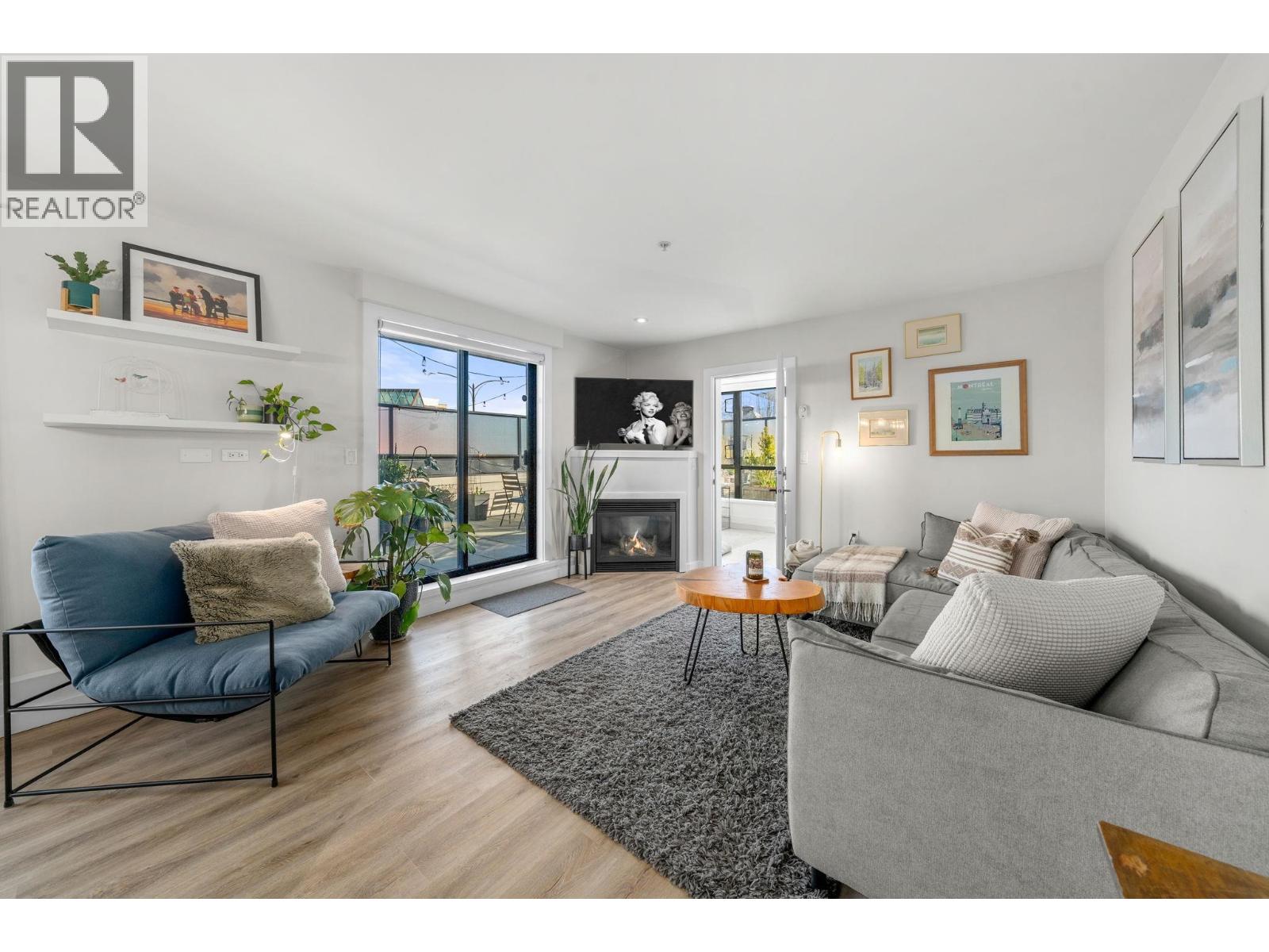 206 935 W 16th Street, North Vancouver, British Columbia  V7P 1R2 - Photo 3 - R3098186