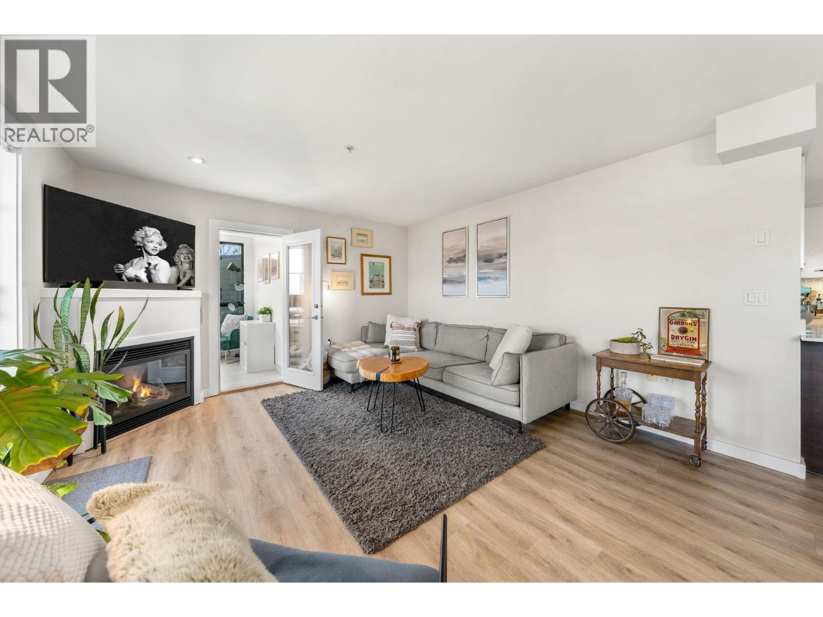 206 935 W 16th Street, North Vancouver, British Columbia  V7P 1R2 - Photo 4 - R3098186