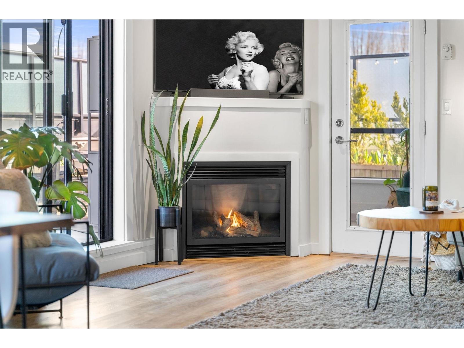 206 935 W 16th Street, North Vancouver, British Columbia  V7P 1R2 - Photo 5 - R3098186