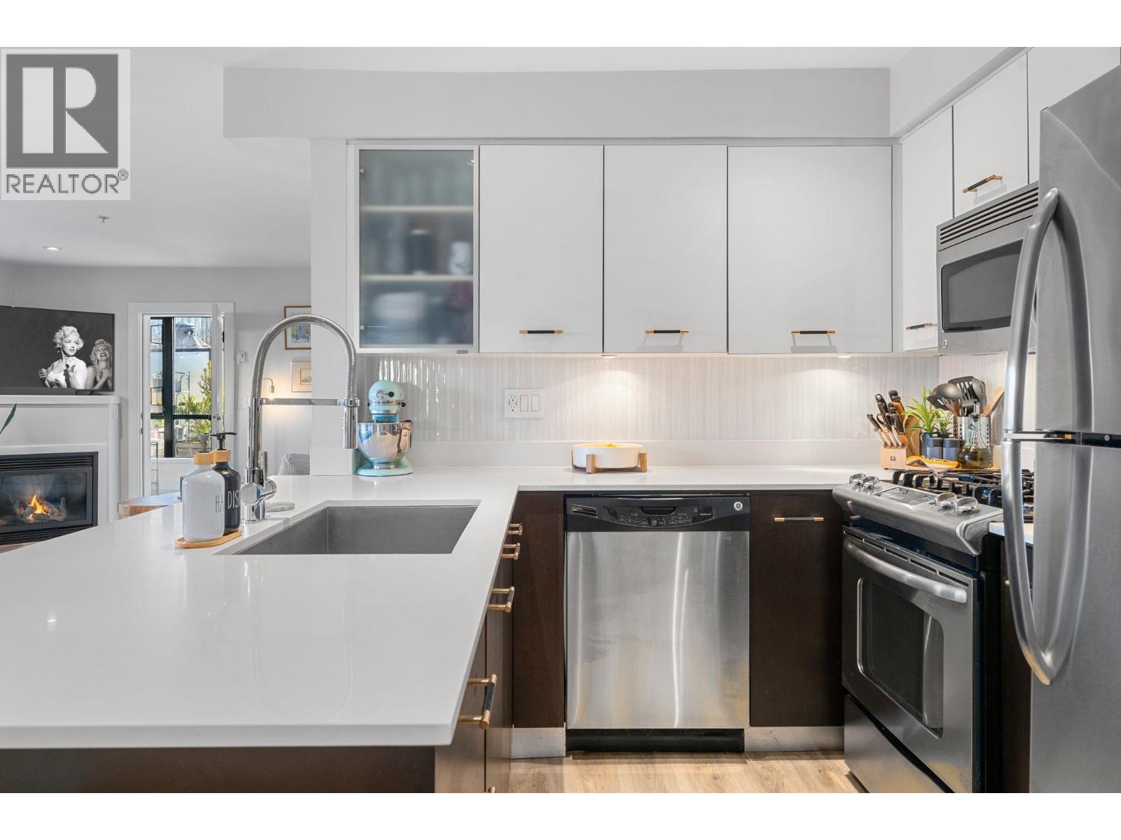 206 935 W 16th Street, North Vancouver, British Columbia  V7P 1R2 - Photo 8 - R3098186