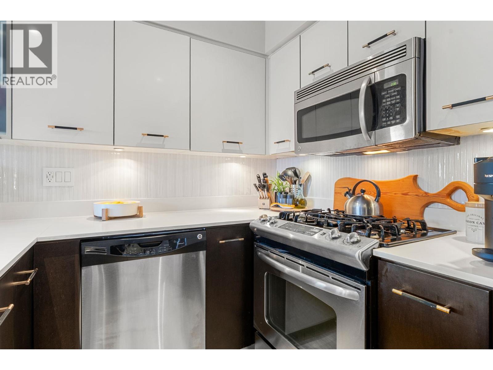 206 935 W 16th Street, North Vancouver, British Columbia  V7P 1R2 - Photo 9 - R3098186