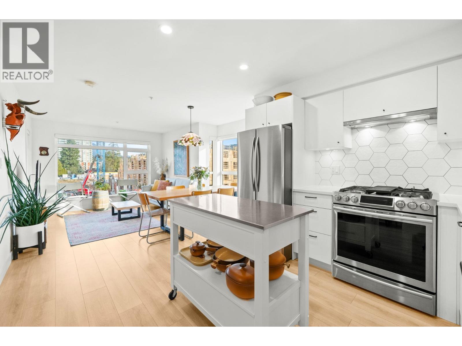 303 1519 Crown Street, North Vancouver, British Columbia  V7J 1G6 - Photo 5 - R3098192