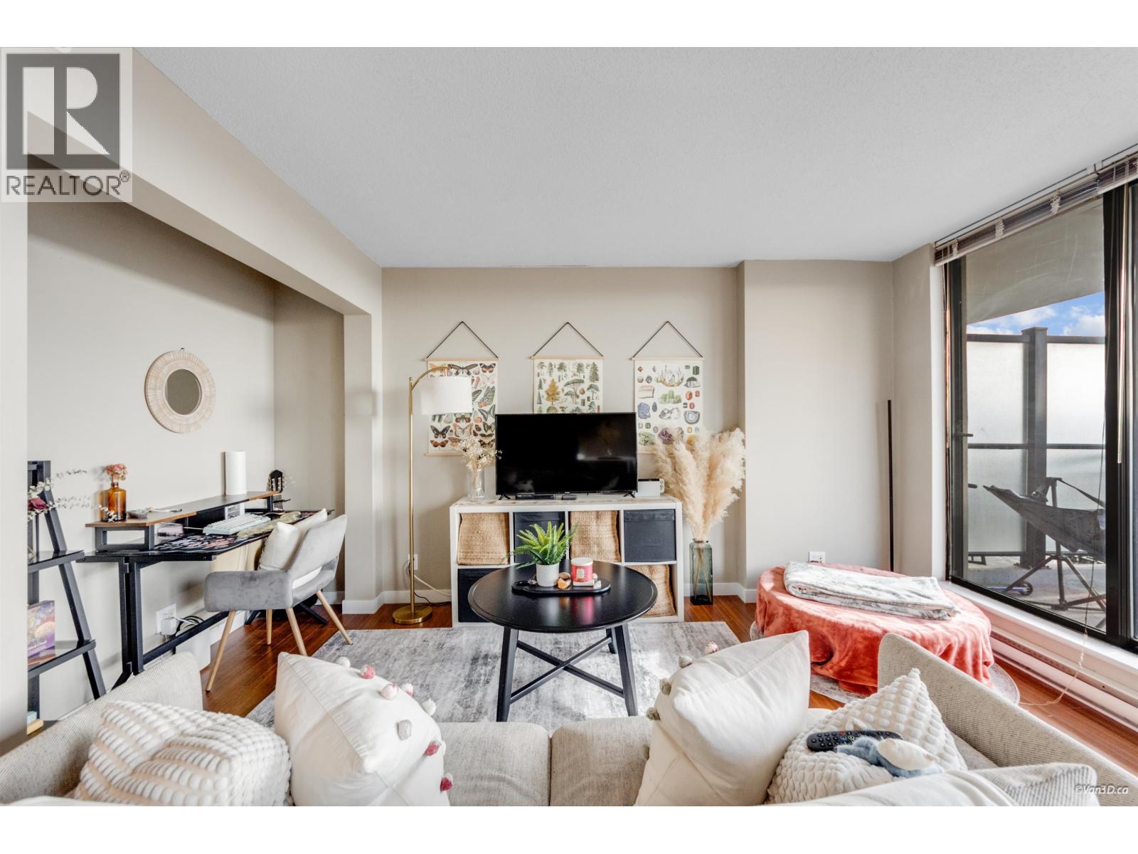 1002 814 Royal Avenue, New Westminster, British Columbia  V3M 1J9 - Photo 2 - R3098214