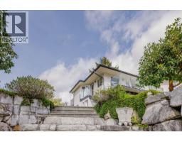5620 MINTIE ROAD, Halfmoon Bay, British Columbia