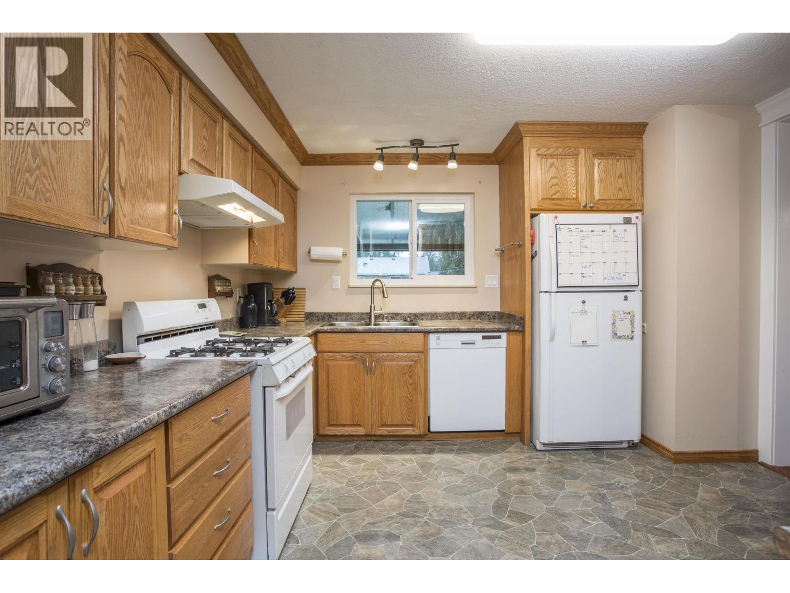 1214 Laburnum Avenue, Port Coquitlam, British Columbia  V3B 1K3 - Photo 17 - R3098194