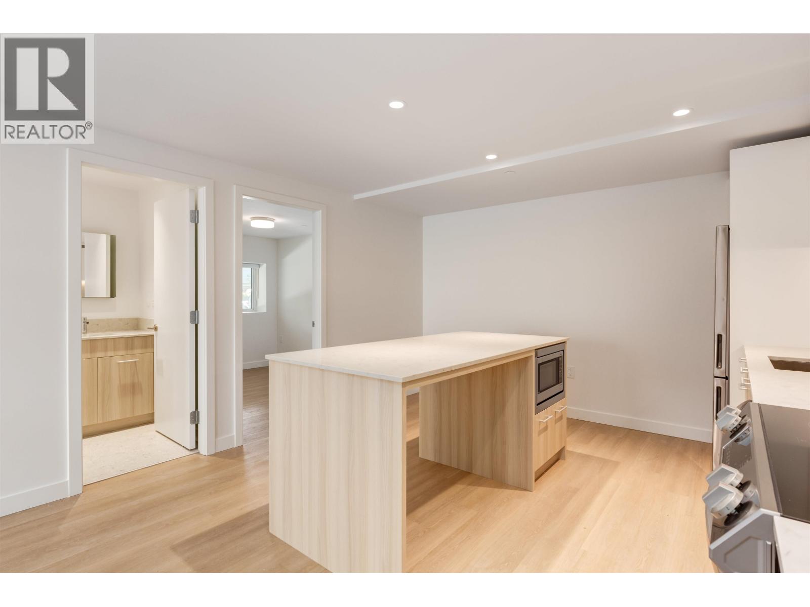 104 126 21st St E Street, North Vancouver, British Columbia  V7L 0J2 - Photo 6 - R3098203