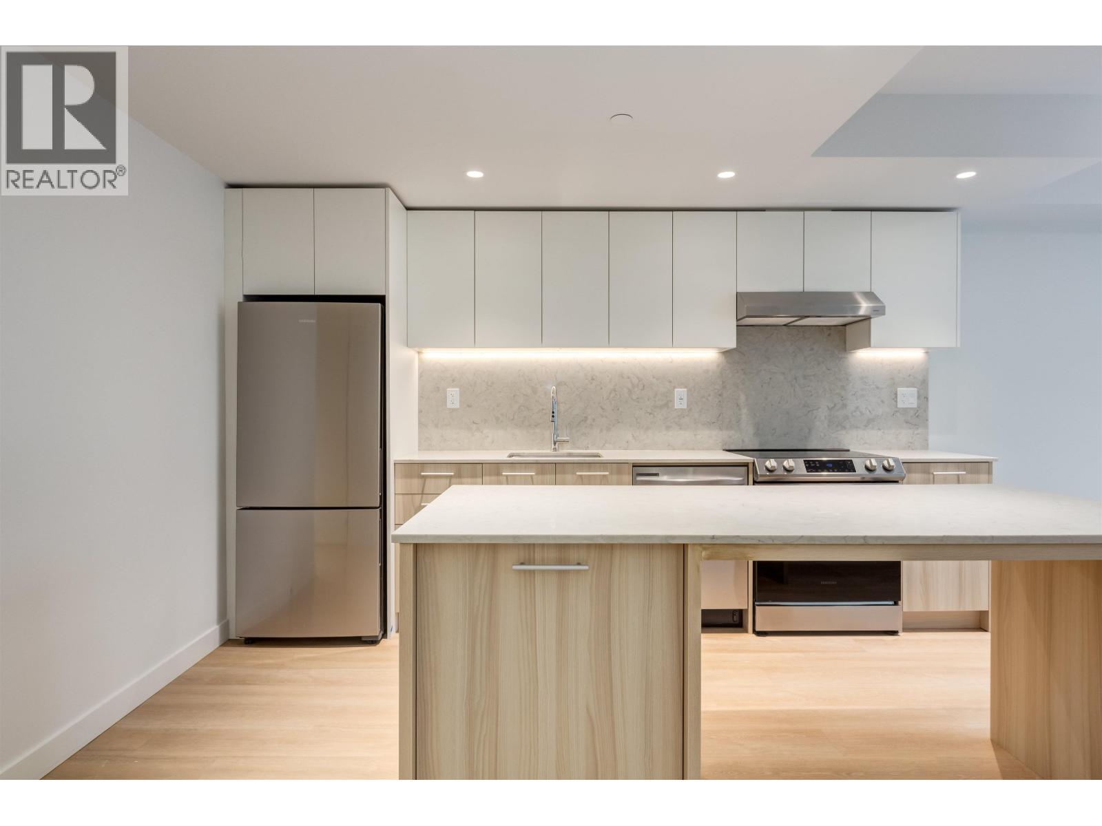 422 126 21st St E Street, North Vancouver, British Columbia  V7L 0J2 - Photo 4 - R3098213