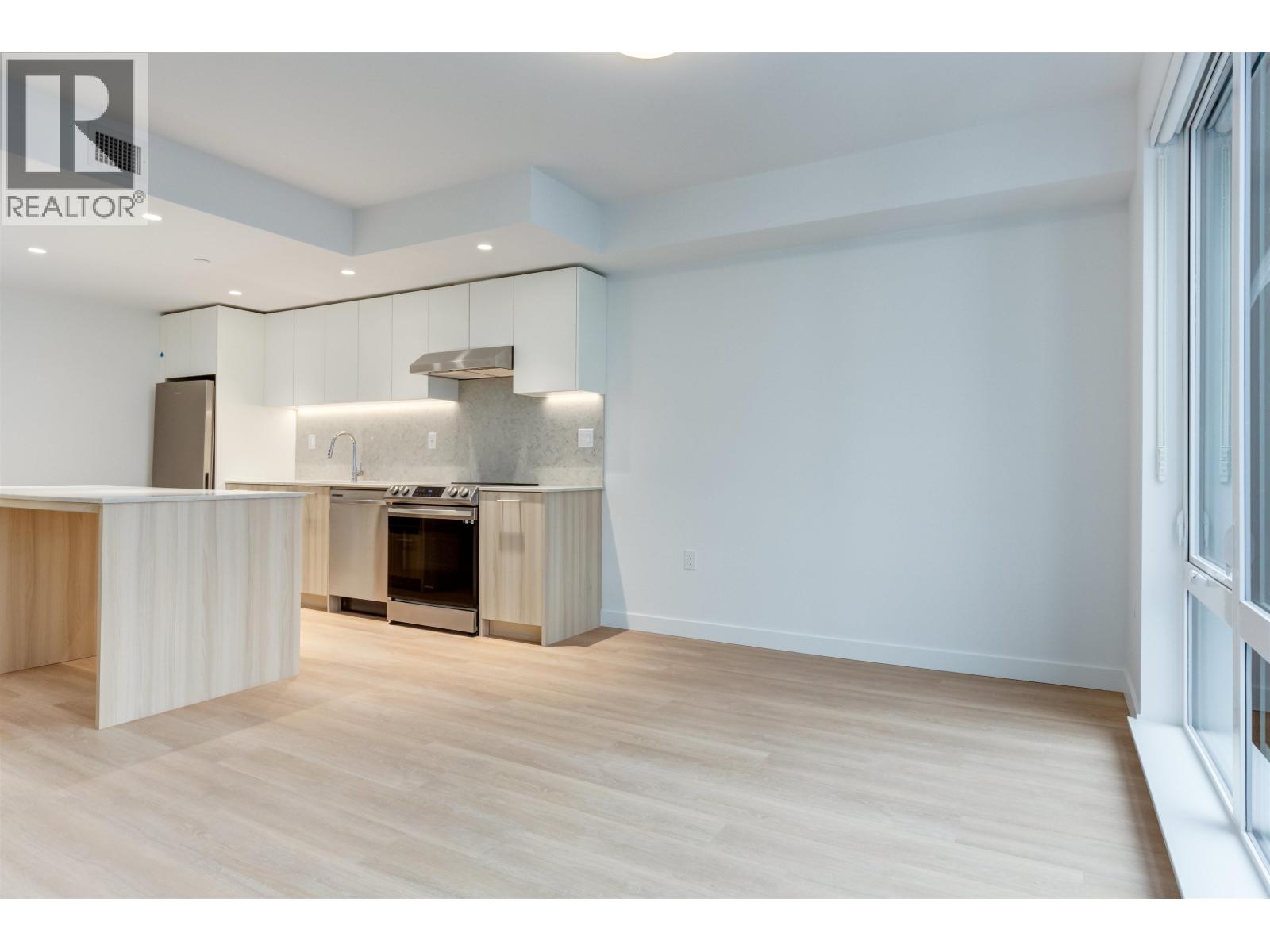 422 126 21st St E Street, North Vancouver, British Columbia  V7L 0J2 - Photo 8 - R3098213