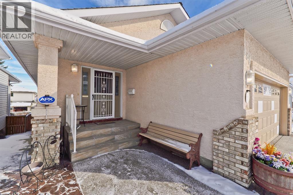 180 Hidden Vale Close Nw, Calgary, Alberta  T3A 5C7 - Photo 3 - A2285850