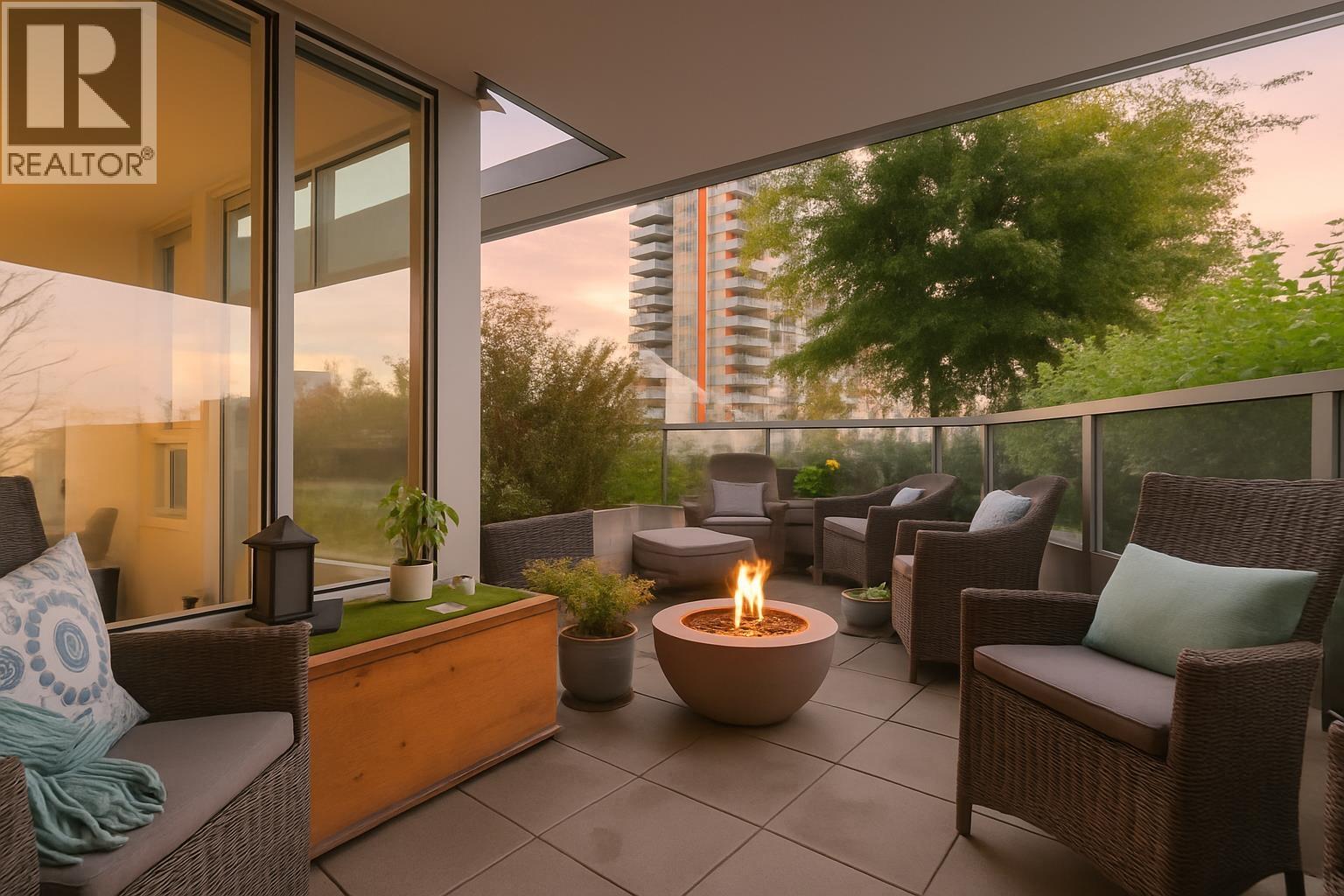 706 1500 Fern Street, North Vancouver, British Columbia  V7J 0E6 - Photo 2 - R3098117