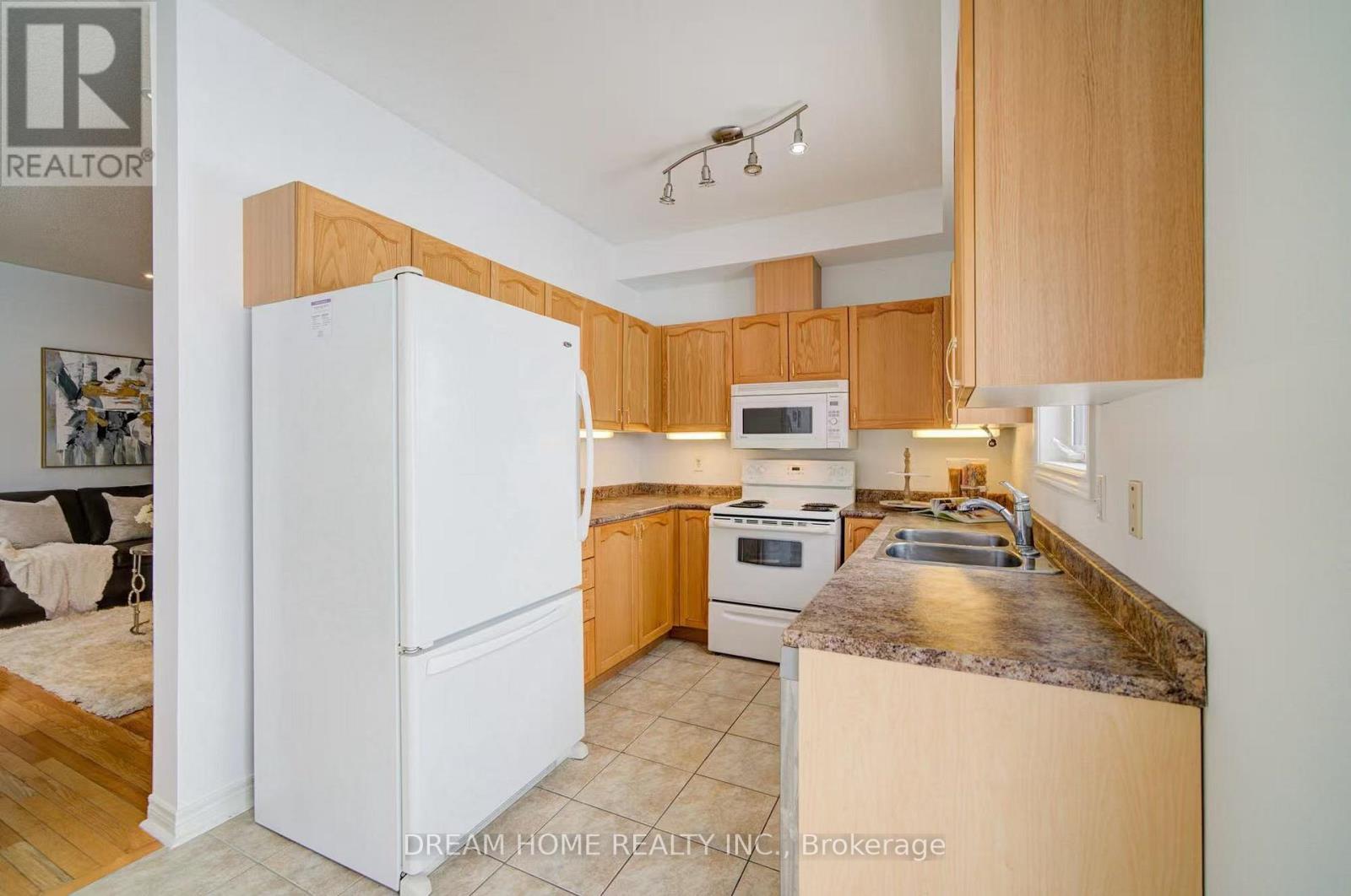 208 Tom Taylor Crescent, Newmarket, Ontario  L3X 3E8 - Photo 13 - N12852798