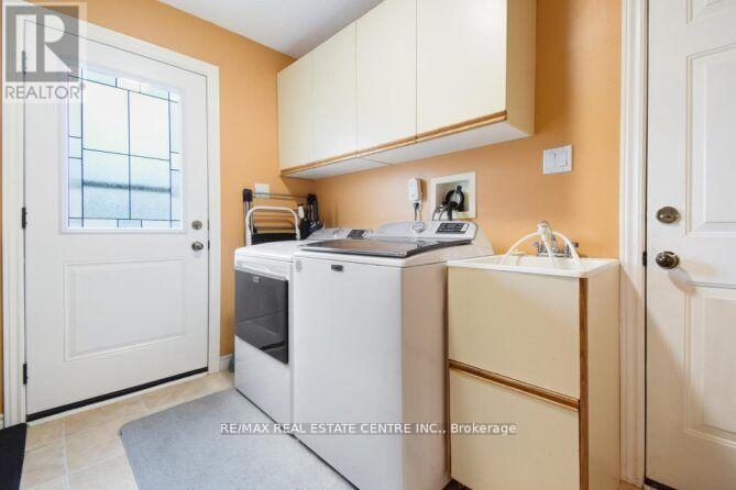 3018 Kilbride Court, Mississauga (Meadowvale), Ontario  L5N 3C5 - Photo 15 - W12867784