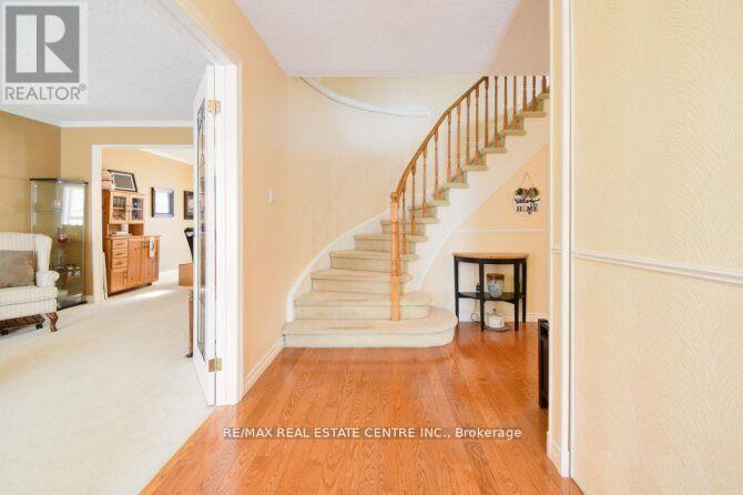 3018 Kilbride Court, Mississauga (Meadowvale), Ontario  L5N 3C5 - Photo 2 - W12867784