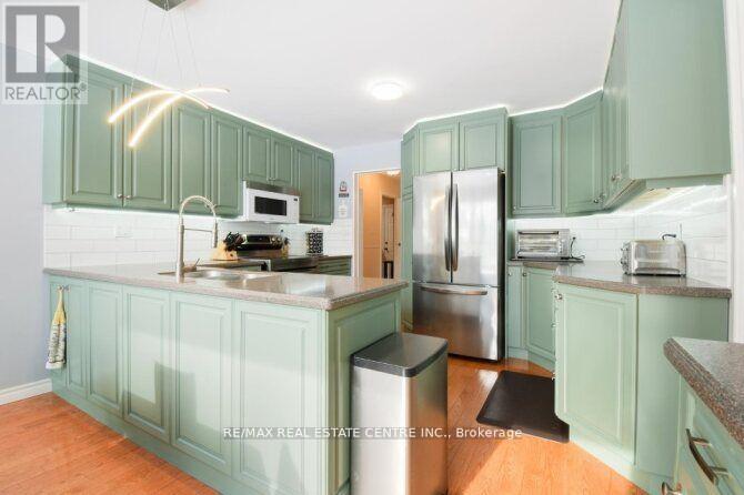 3018 Kilbride Court, Mississauga (Meadowvale), Ontario  L5N 3C5 - Photo 7 - W12867784