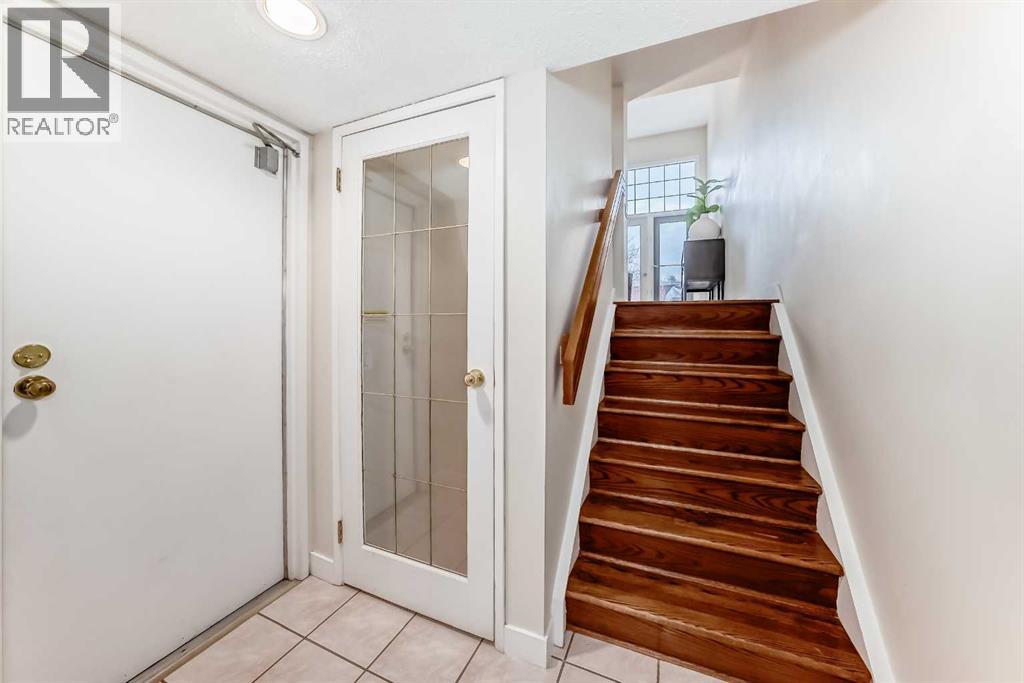 322 Point Mckay Gardens Nw, Calgary, Alberta  T3B 5B7 - Photo 3 - A2284381