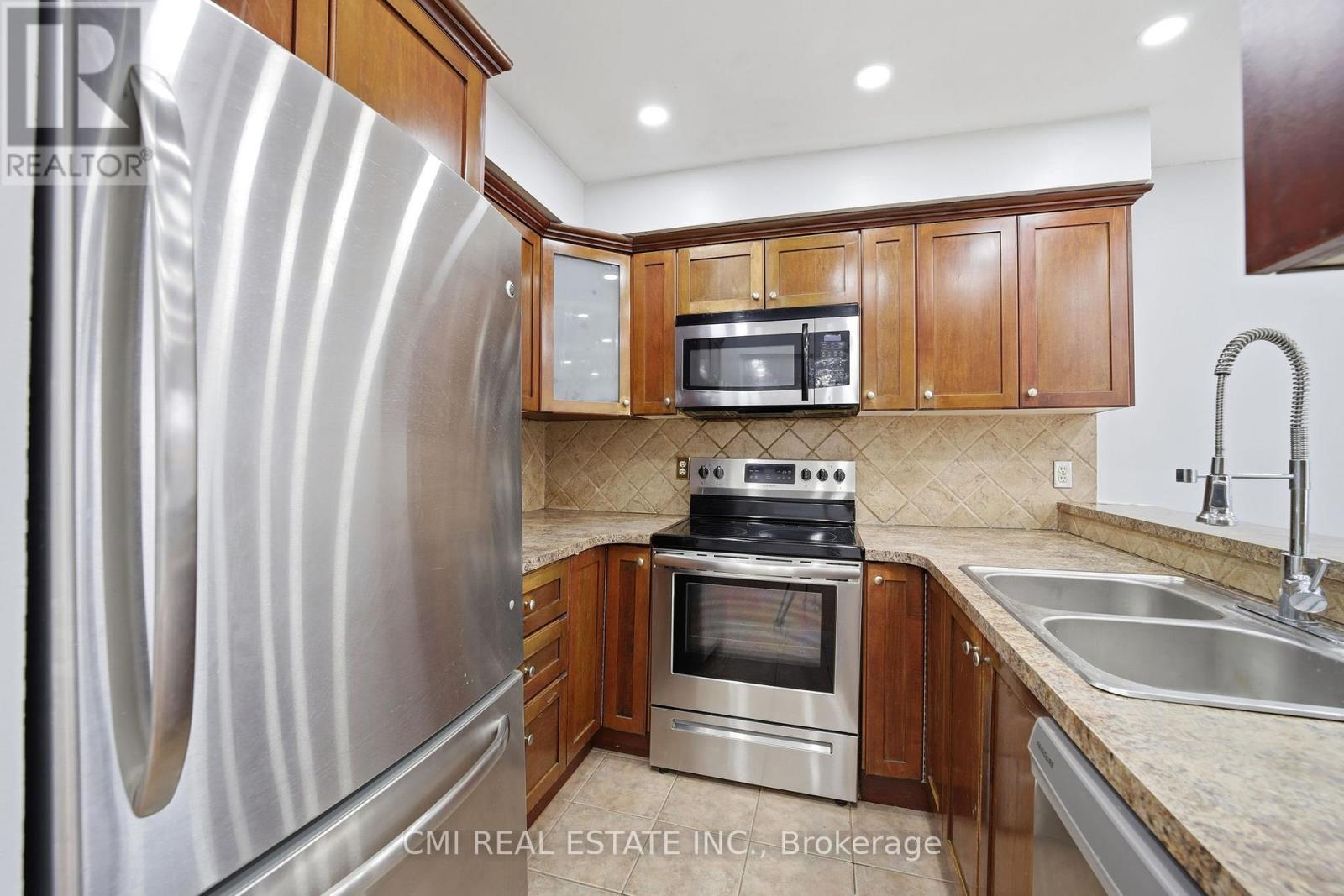 116 - 1538 Lancaster Drive, Oakville, Ontario  L6H 2Z3 - Photo 18 - W12867790