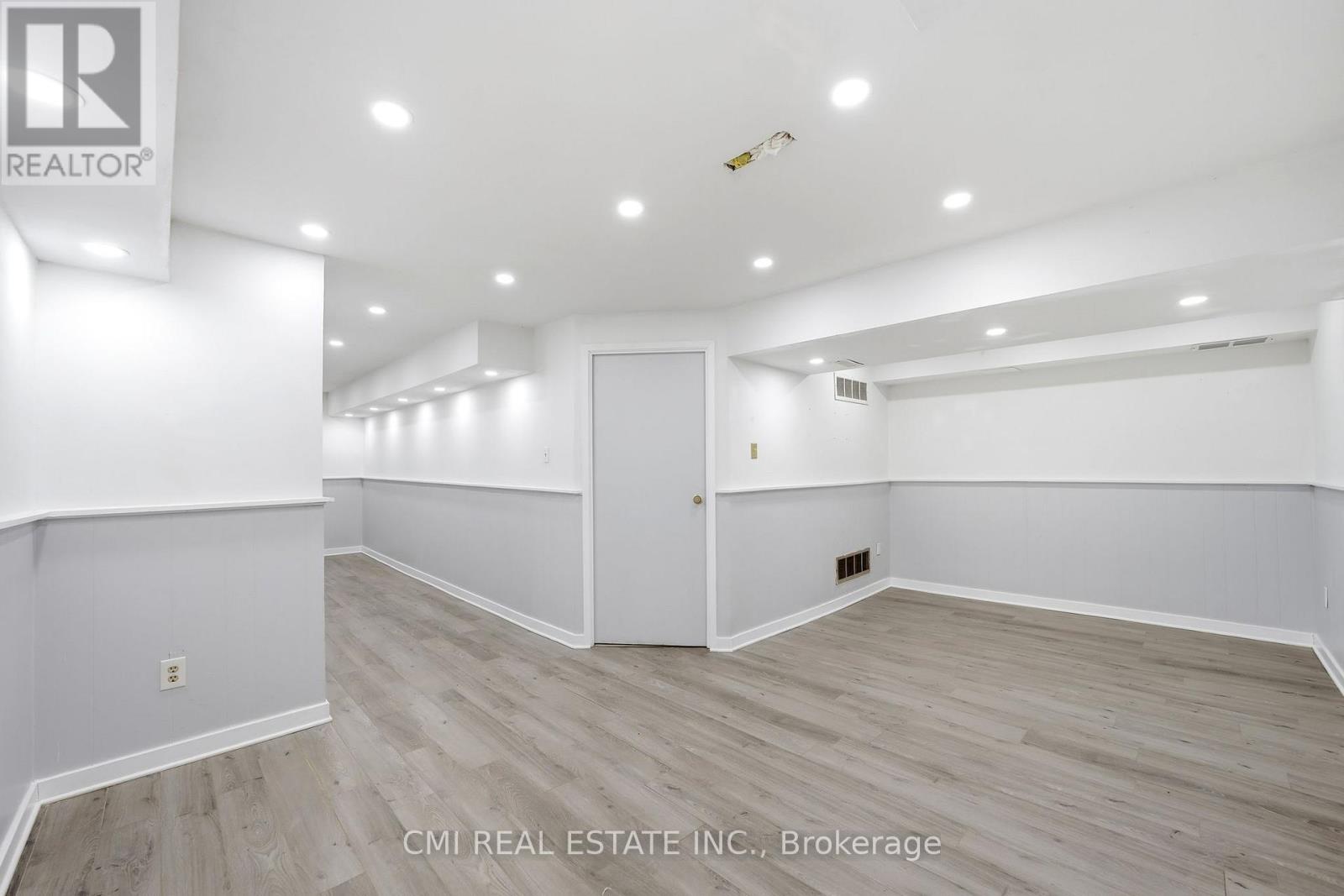 116 - 1538 Lancaster Drive, Oakville, Ontario  L6H 2Z3 - Photo 38 - W12867790