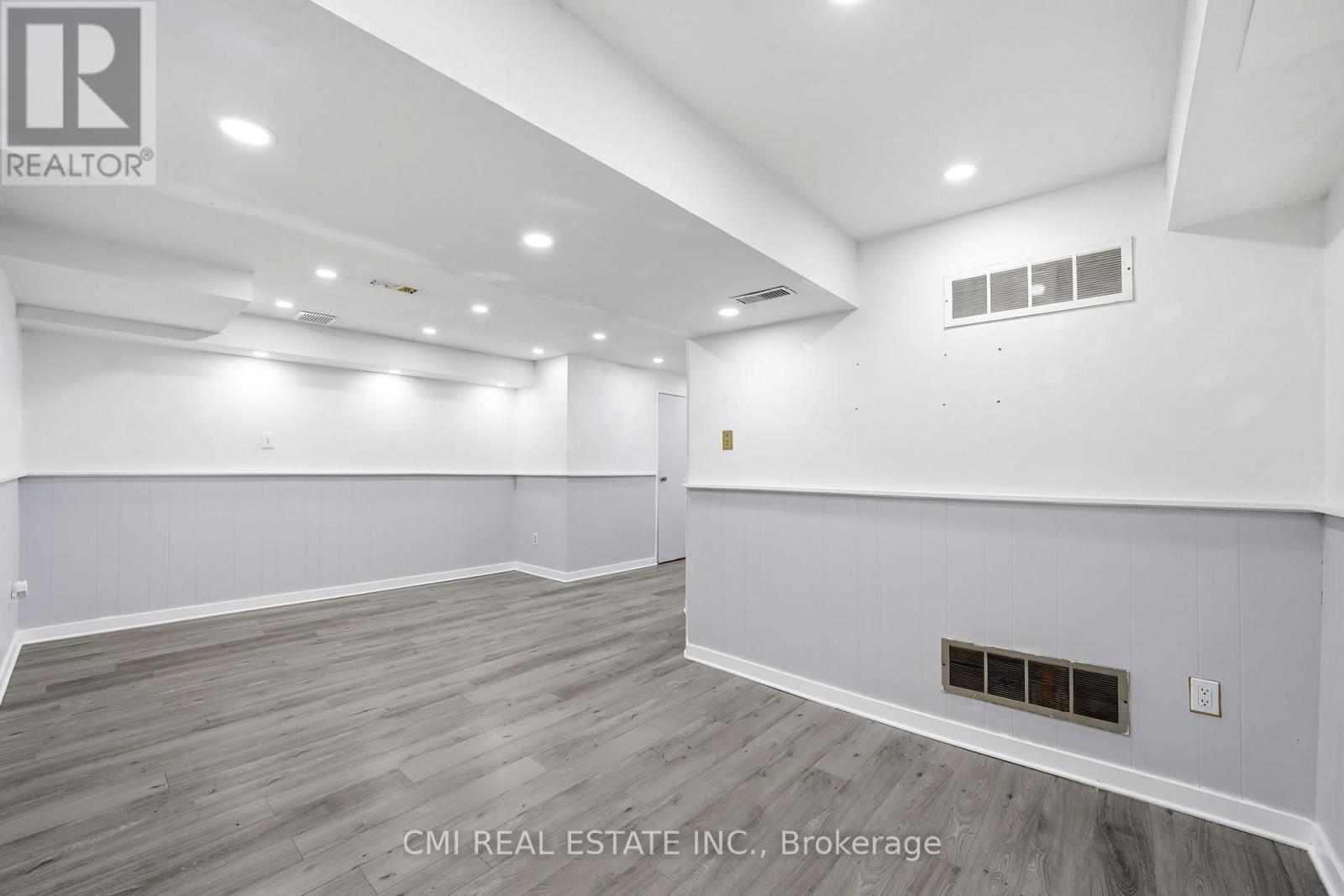 116 - 1538 Lancaster Drive, Oakville, Ontario  L6H 2Z3 - Photo 39 - W12867790