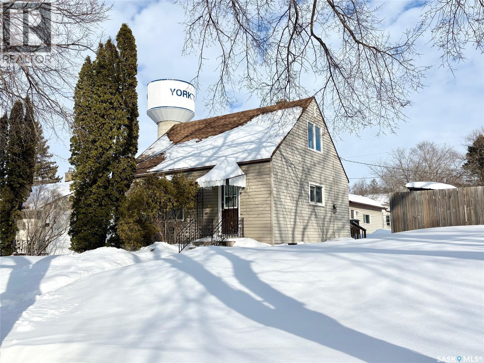 113 Laurier Avenue, Yorkton, Saskatchewan  S3N 1V1 - Photo 1 - SK030095