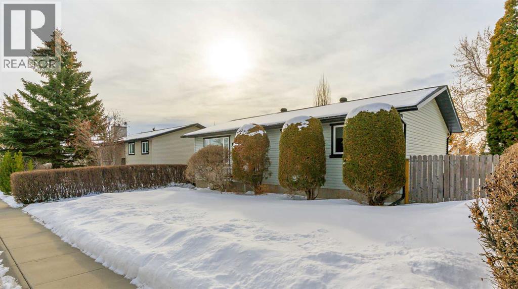 1417 Mccrimmon Drive, Carstairs, Alberta  T0M 0N0 - Photo 2 - A2290241