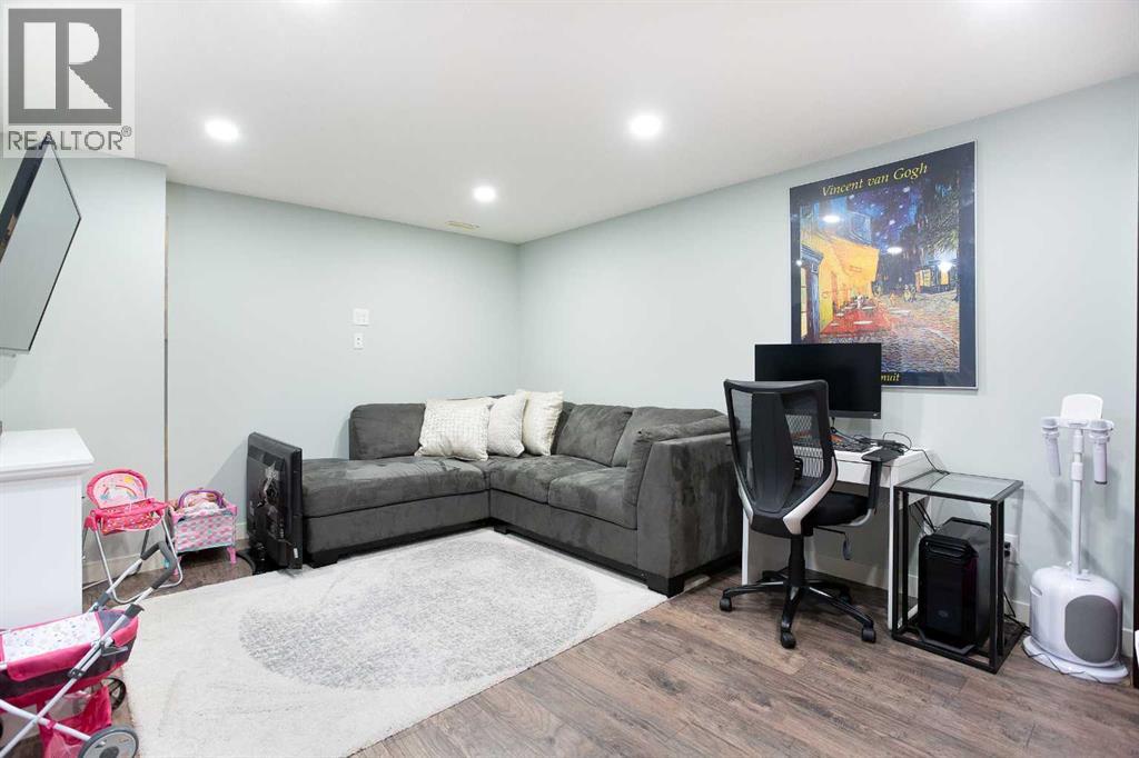 1074 Panatella Boulevard Nw, Calgary, Alberta  T3K 0L2 - Photo 24 - A2290705