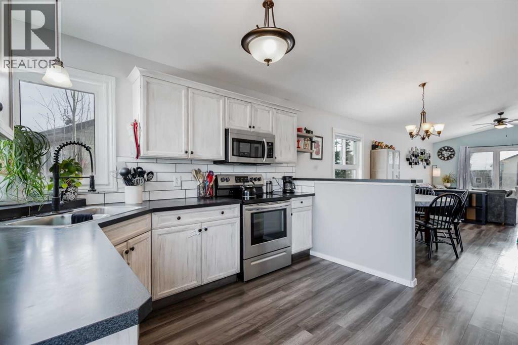 48 Hawthorn Way Ne, Olds, Alberta  T4H 1X7 - Photo 5 - A2291739