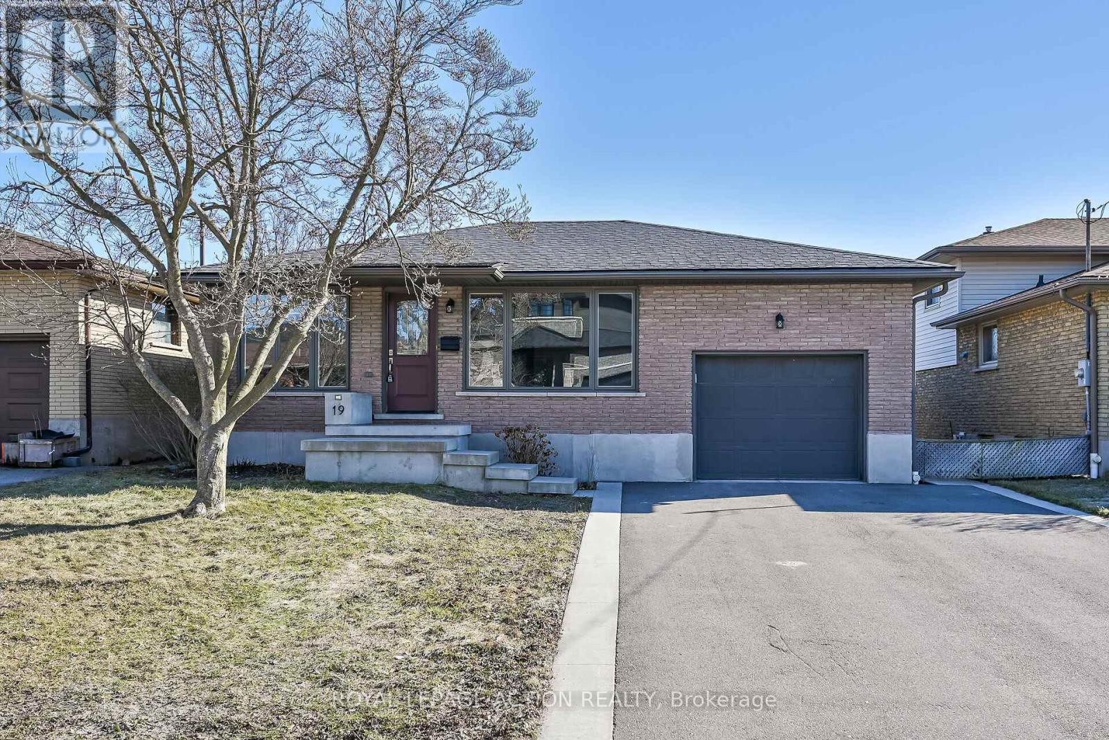 19 Cumberland Street, Brantford, Ontario  N3S 7J6 - Photo 1 - X12867852