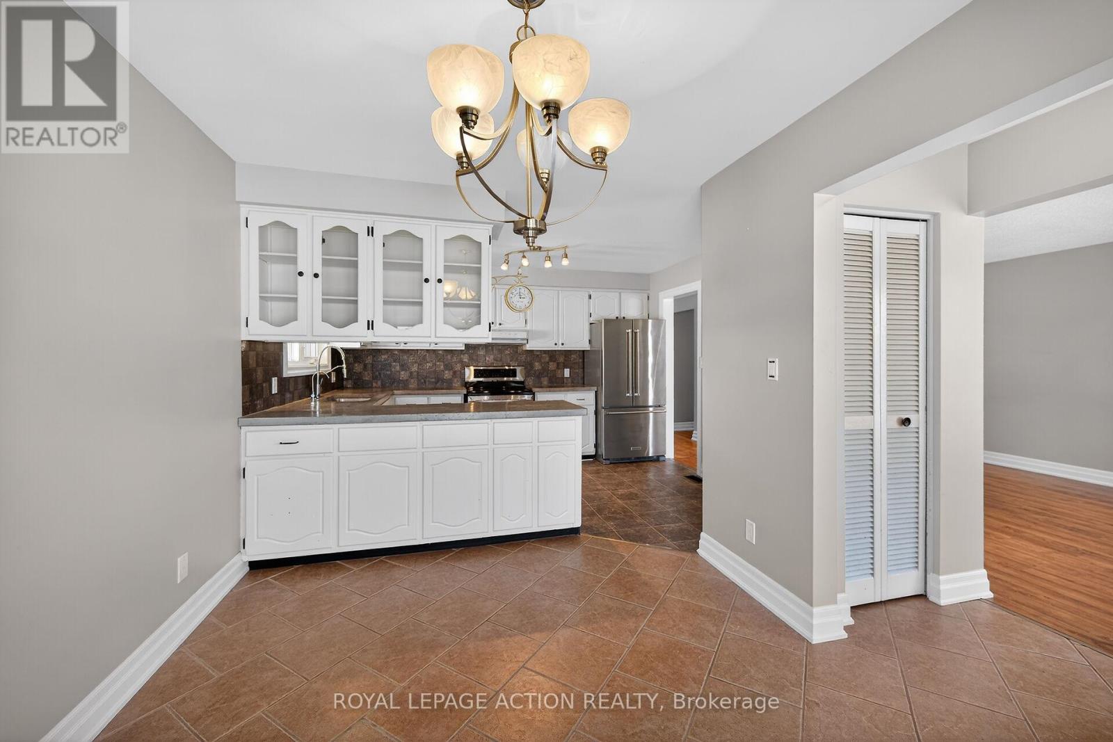 19 Cumberland Street, Brantford, Ontario  N3S 7J6 - Photo 6 - X12867852