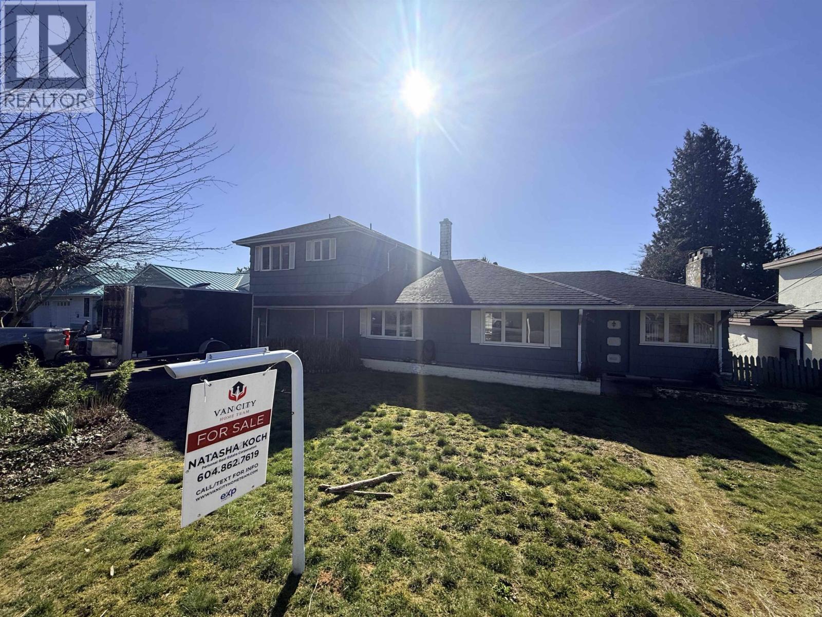 4258 Irmin Street, Burnaby, British Columbia V5J 1X5 - Photo 2 - R3096872